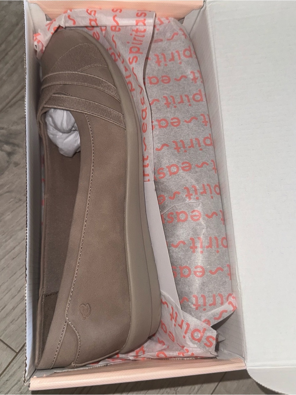 Easy Spirit Women’s Taupe Slip-On Loafers NWT with box Sz 8 WW